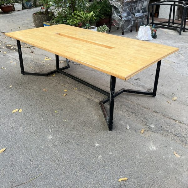 Thanh lý bàn họp văn phòng 2m4 mặt gỗ tự nhiên