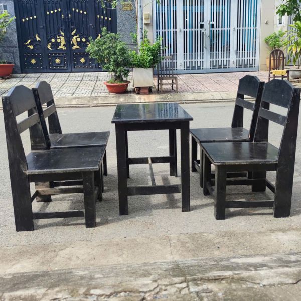 ban-ghe-cafe-go-thong-cu