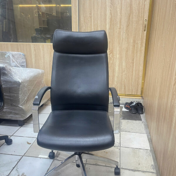 Thanh lý ghế giám đốc da lưng cao mới 90%