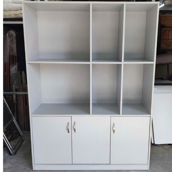 Thanh lý tủ kệ trưng bày mới 90% giá rẻ