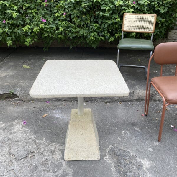 Thanh lý bàn cafe bằng đá mới 95% giá rẻ