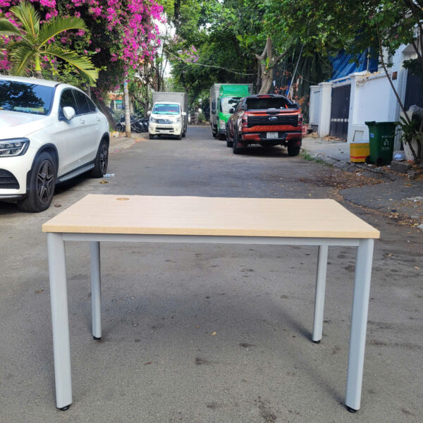 Bàn làm việc Hòa Phát chân elip 1m2x60cm như mới