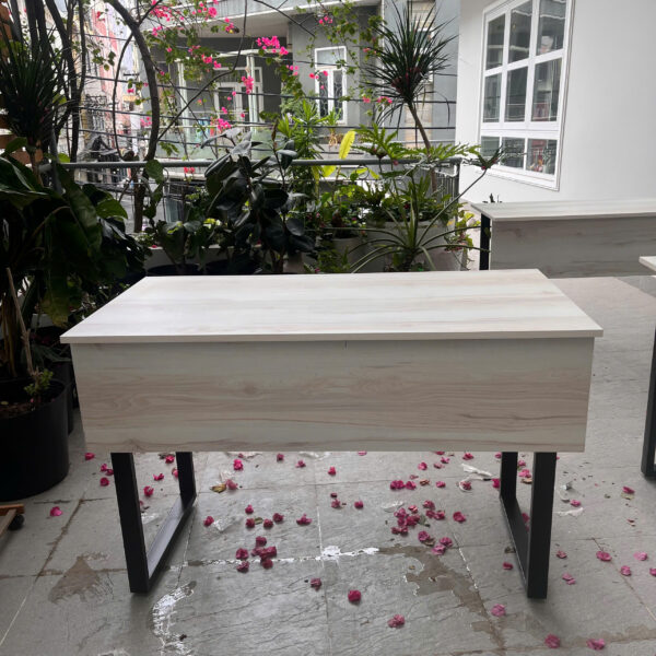 Bàn làm việc chân sắt 1m2x60cm có bửng tồn kho
