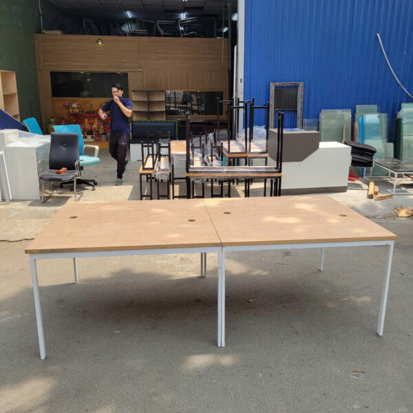 Thanh lý Bàn họp văn phòng chân sắt 2m4