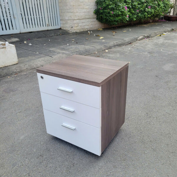 Thanh lý tủ 3 hộc văn phòng màu nâu mới 90%