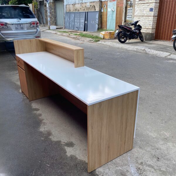 Quầy lễ tân gỗ MDF 2m4 đóng mới