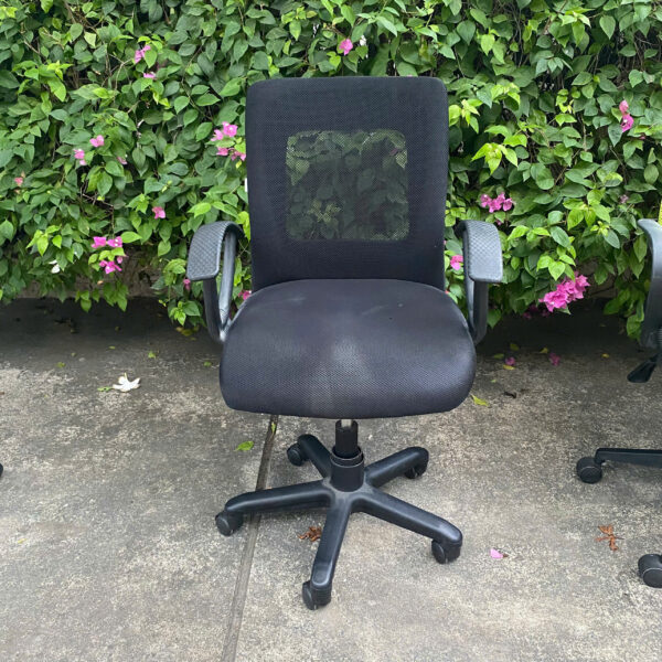 Ghế xoay văn phòng lưng lưới màu đen thanh lý