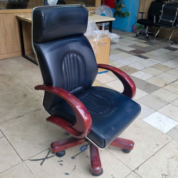 Ghế Giám đốc bọc da khung gỗ thanh lý