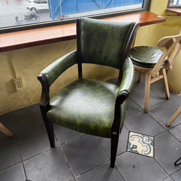 Ghế bành Varossa Valenti cũ khung gỗ mặt nệm