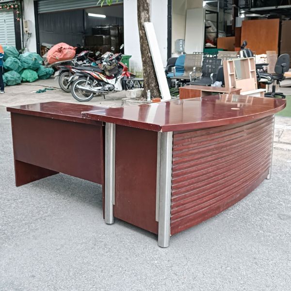 ban-giam-doc-chu-L-thanh-ly