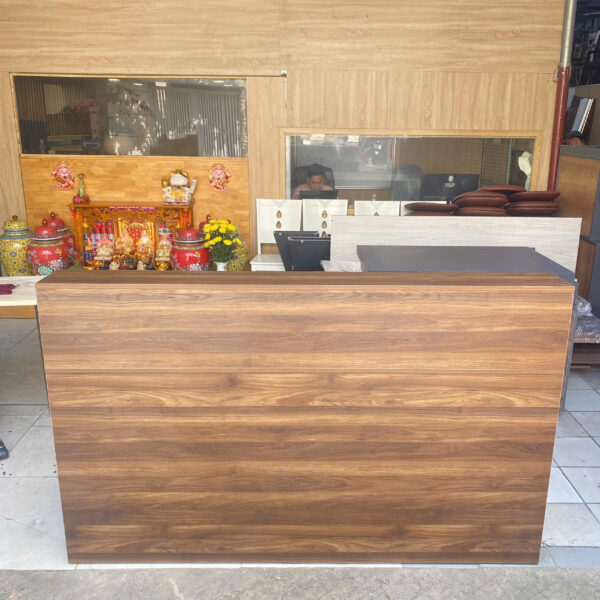 Quầy lễ tân gỗ MDF 1m8 nâu mới 100%
