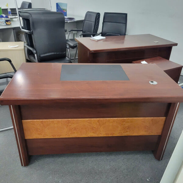 Thanh lý bàn lãnh đạo 1m4 Hòa Phát có hộc giá rẻ