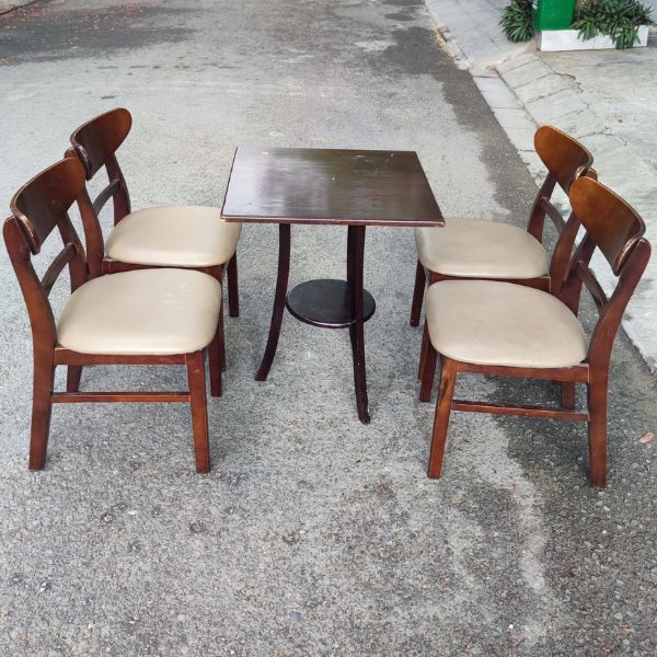 ban-ghe-cafe-cu-dep