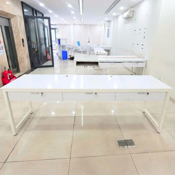 ban-chan-sat-2m4-60cm-cu