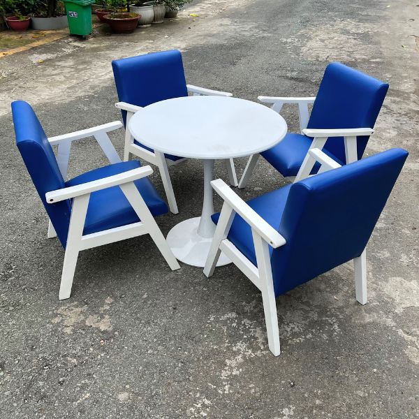 ban-ghe-cafe-phong-lanh-thanh-ly