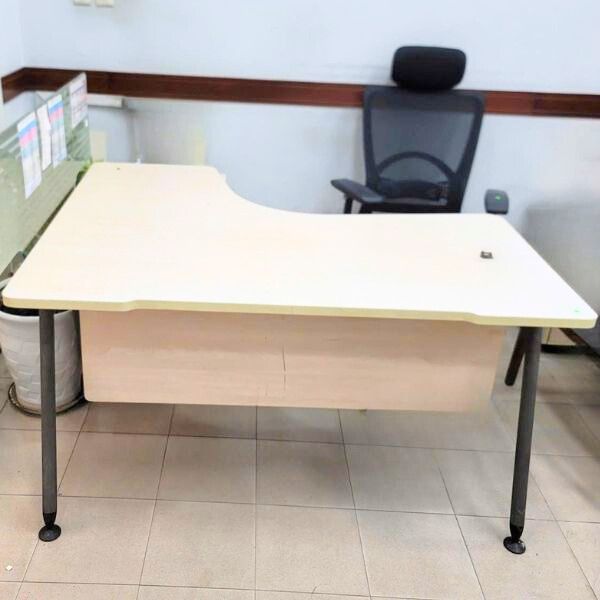 ban-truong-phong-chu-l-hien-dai