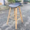 Ghế quầy bar chân gỗ mặt nhựa còn mới 99% giá rẻ