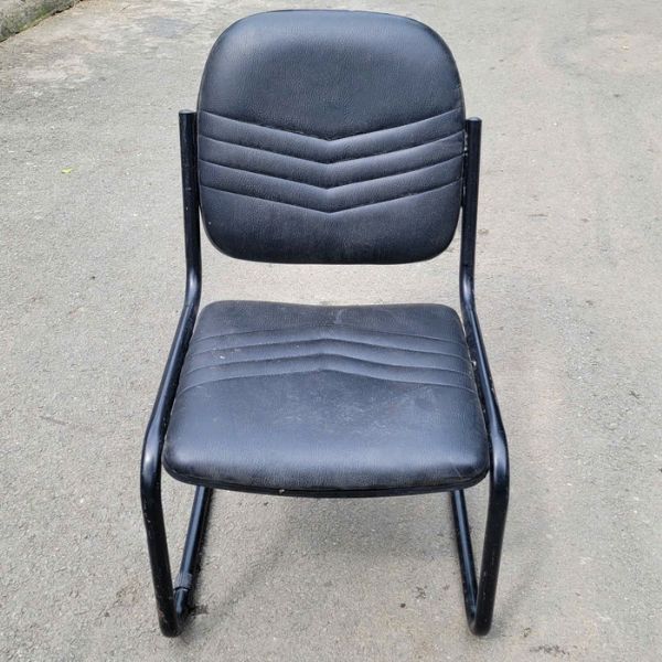 ghe-quy-nem-da-khung-sat-cu