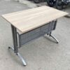 Thanh lý bàn làm việc chân sắt hiện đại có bửng