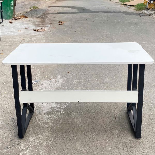 ban-chan-sat-1m2-co-bung-cu