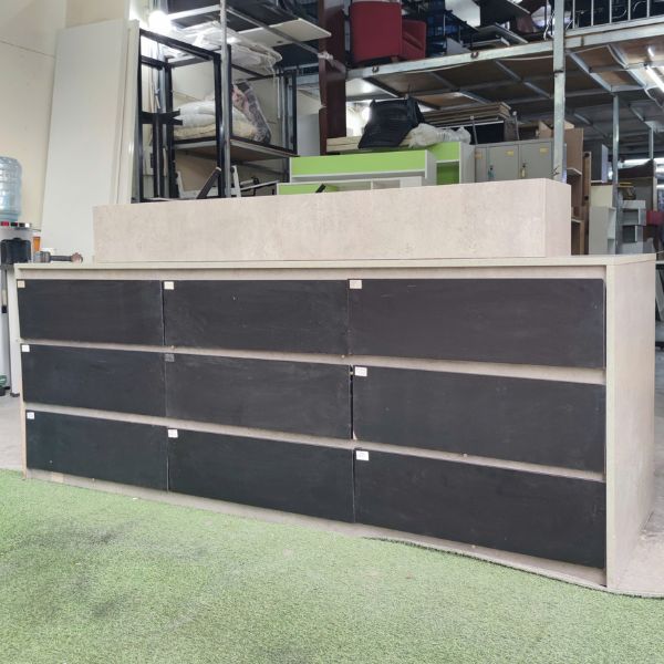 tu-trung-bay-phu-kien-18-hoc-gia-re