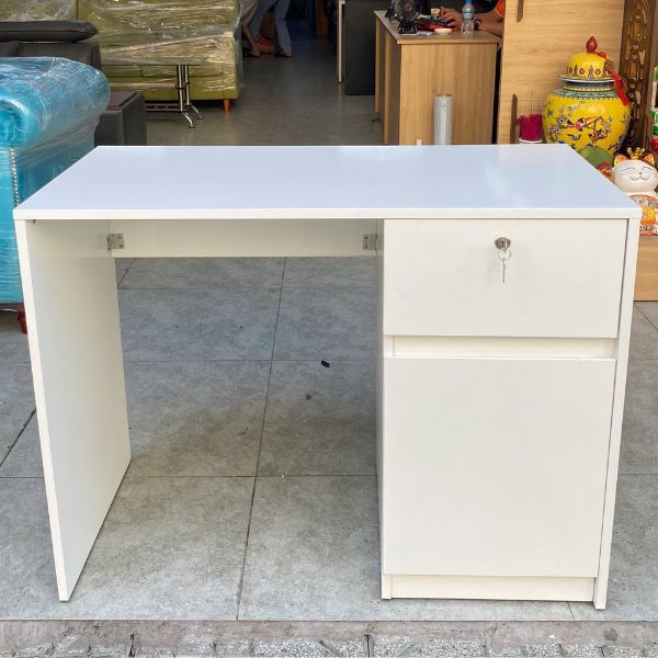 Bàn làm việc văn phòng 1m màu trắng có hộc mới 99%