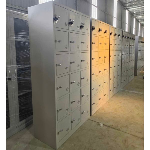 tu-locker-sat-18-ngan-canh-mo-cao-cap-dep