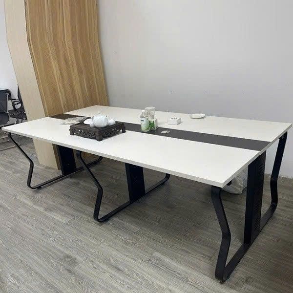 ban-hop-chan-sat-nhap-khau-2m4-cao-cap-gia-tot